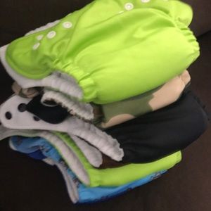 7 Charlie Banana cloth diapers / 30 Inserts